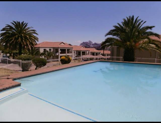 2 BEDROOM TOWNHOUSE FOR SALE IN OAKDENE